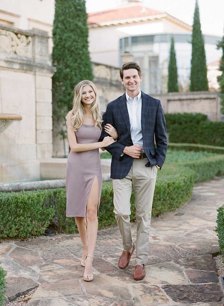 tulsa-wedding-photographer-engagement-session-at-the-philbrook-museum-laura-eddy-photography_0011