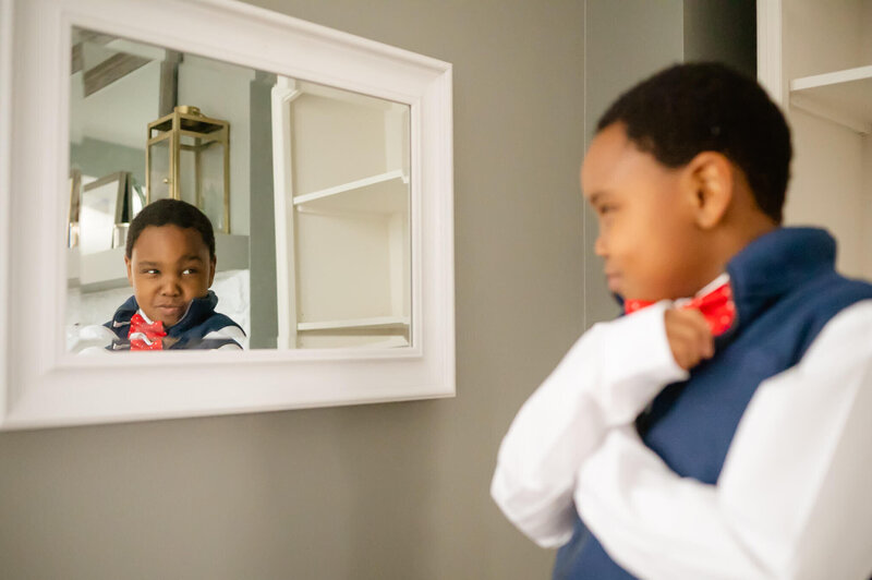 Chicago photographer captures young black boy’s reflection in mirror during a fun in home session.