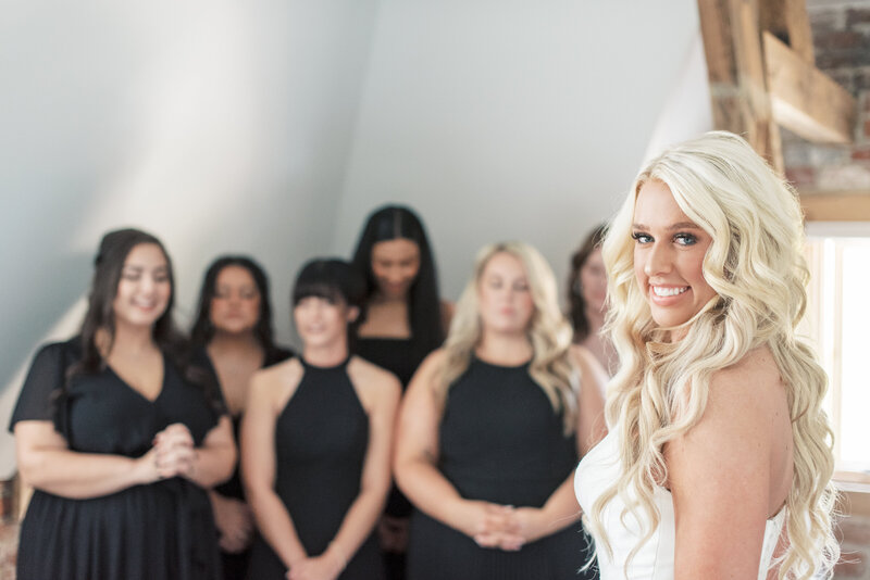 sarah-elizabeth-studio-ohio-wedding-photographer-dayton-art-institute-hardy-wedding-first-look-bridesmaids-1