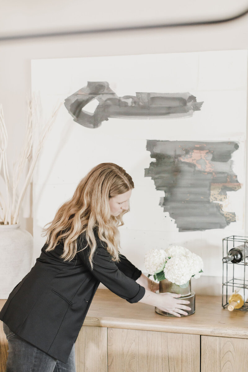 The key advantages to working with Design No 7 Interiors based in the metro-east St Louis area. Furniture & Decor Updates.