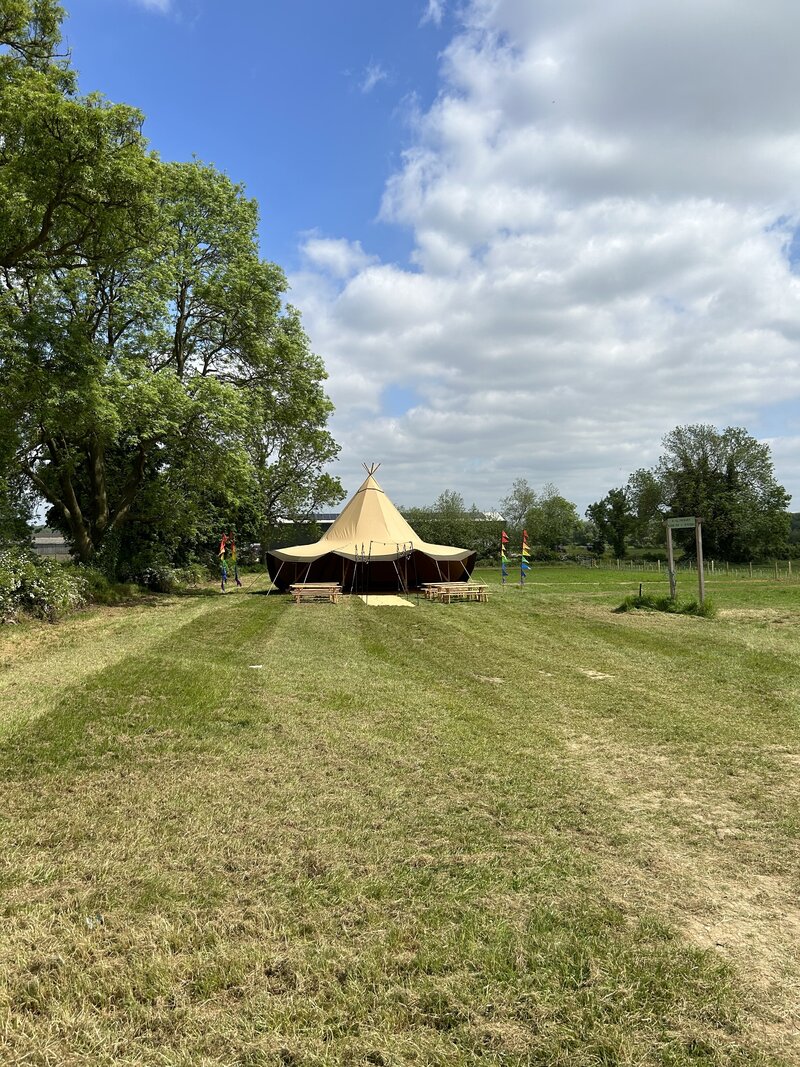 kislingbury sunnies and spooks wedding field hire tipi wedding at kislingbury sunnies and spooks northamptonshire leicestershire tipi wedding field for hire tipi hire northampton wedding venue