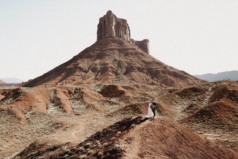 Moab desert wedding couple