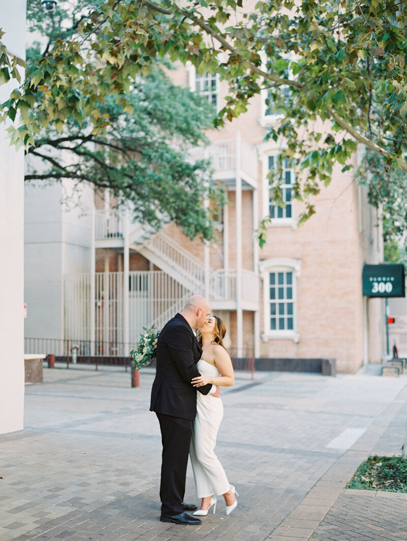 microwedding houston elopement at the courthouse