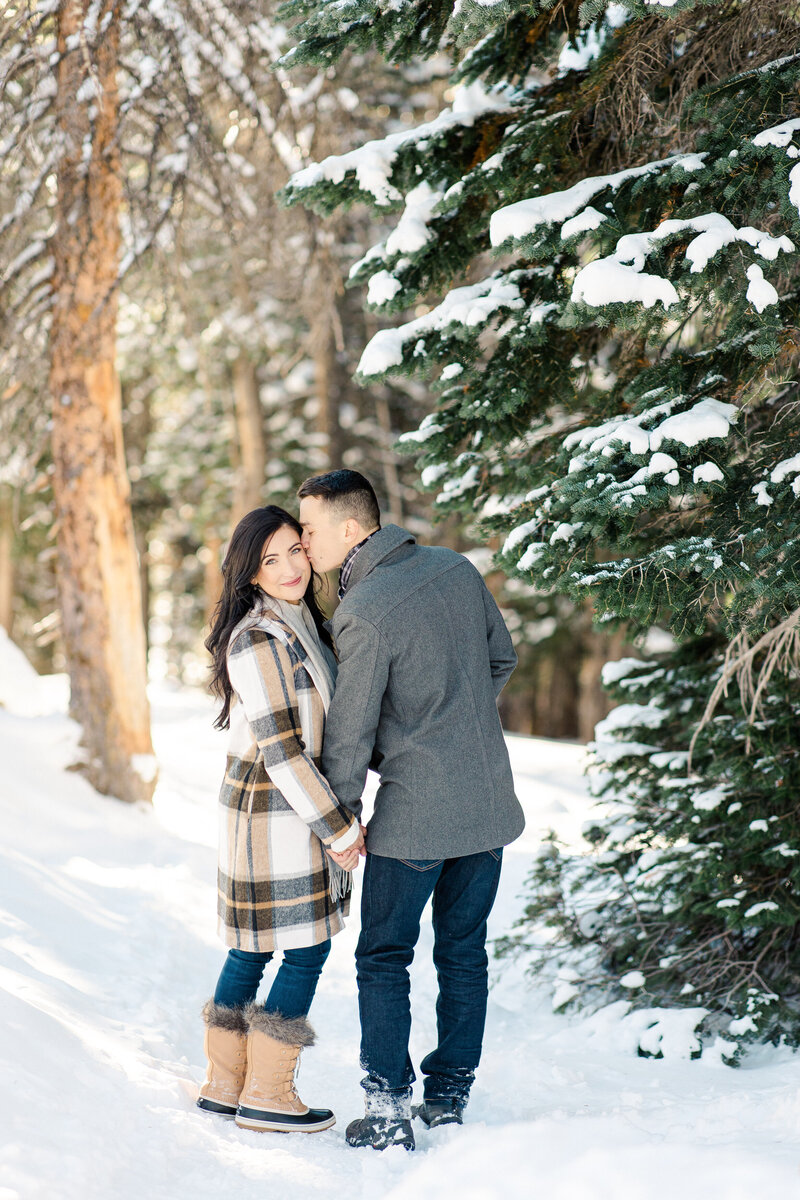 Rocky-Mountain-National-Park-Winter-Engagement-Taylor-Nicole-Photography-13