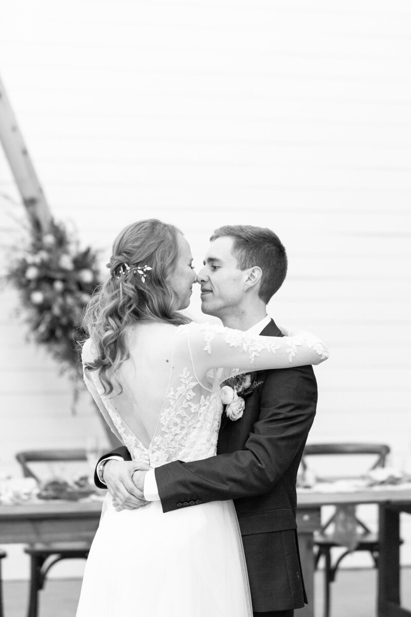 Emerald Pines Wedding - Sioux Falls Wedding Photographer - Madison & Dave - Highlights-281