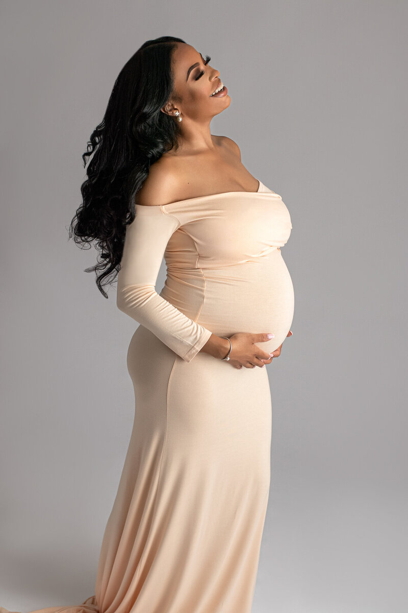 Learn expert photography tips for capturing the pregnancy glow in Norcross for radiant maternity portraits.