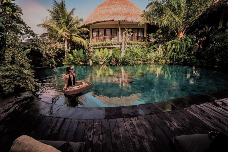 Enchanted Garden - Pool Breakfast