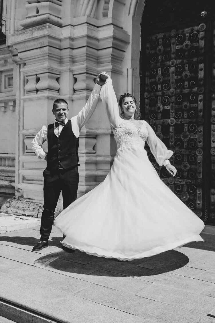 lace wedding dress of seattle bride