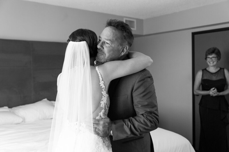 bride seeing father for first time in a detroit catholic wedding