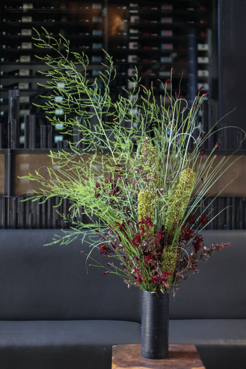 san-francisco-floral-shop-and-wedding-event-designer-studio-aphotic-pineapple-lily-side-table-arrangement