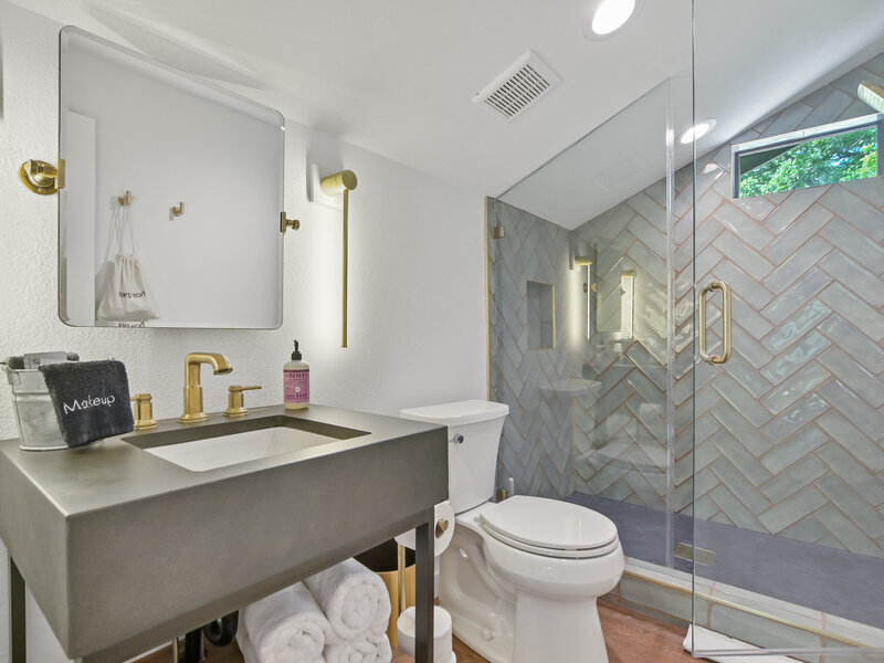 017_Bathroom