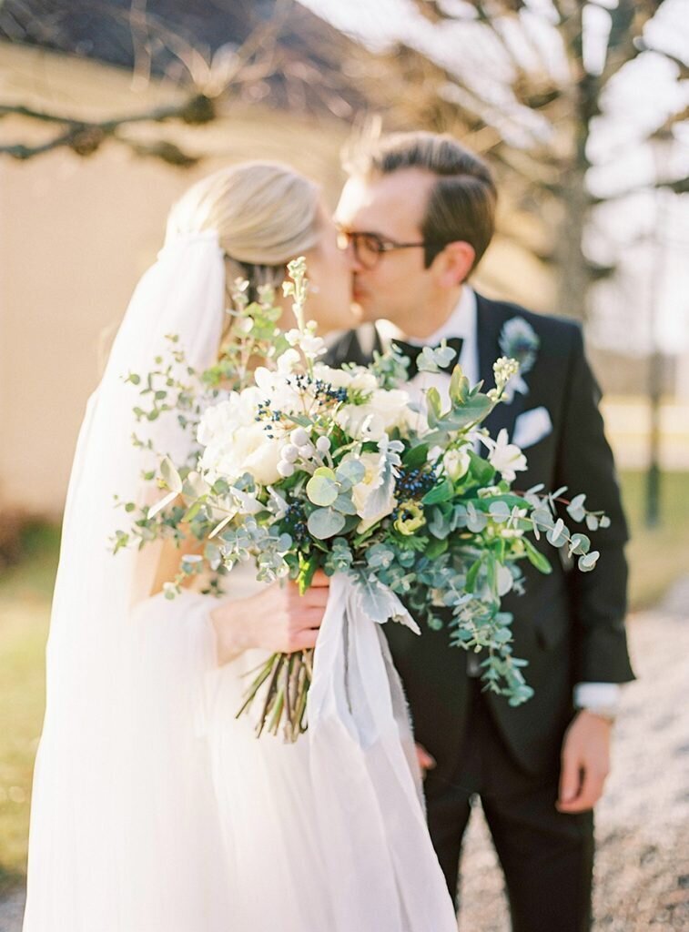 Outdoor-winter-wedding-Hedenlunda-Slott-Sweden-32-757x1024