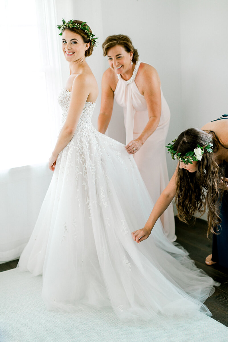 Jessica-Haley-Bridal-New-York-Estate-Wedding-Reem-Acra-Photo-1