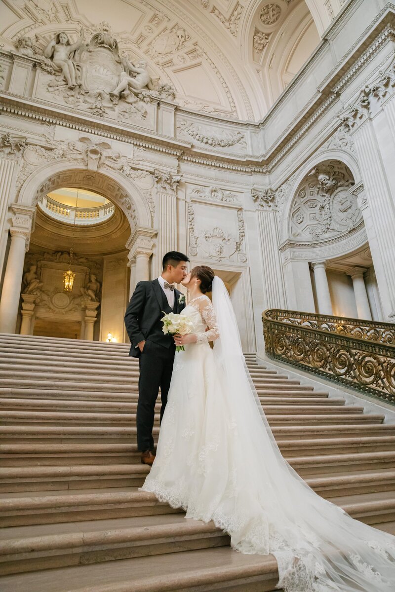 Classic wedding at San Francisco City Hall