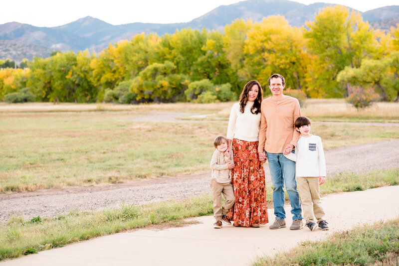 colorado-fall-family-mountain-view-fall-colors
