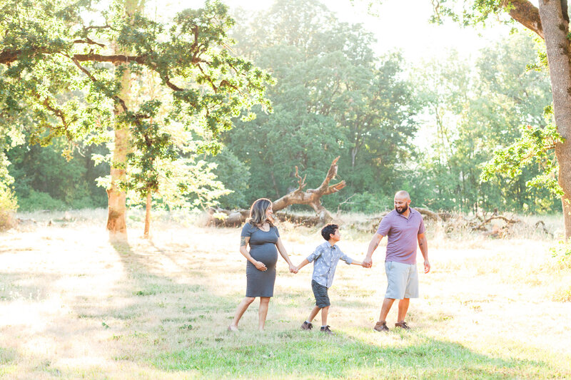 columbia river gorge family photo with boy on dad's shoulder