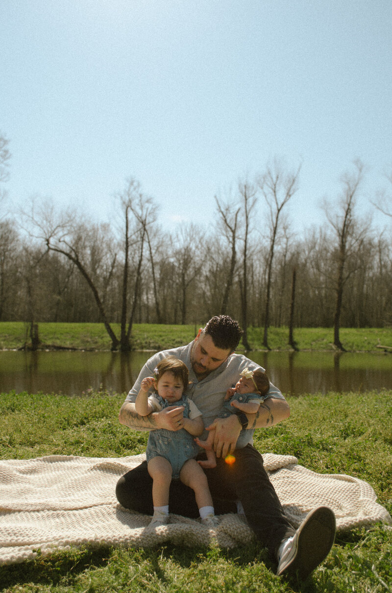 candid father and daughters moment