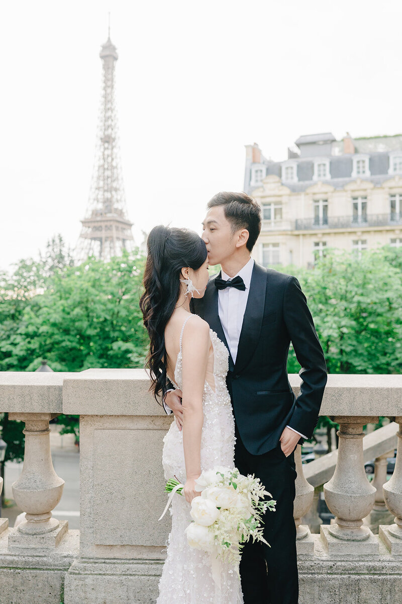 Morgane Ball photographe mariage Paris Tour Eiffel  camoens editorial