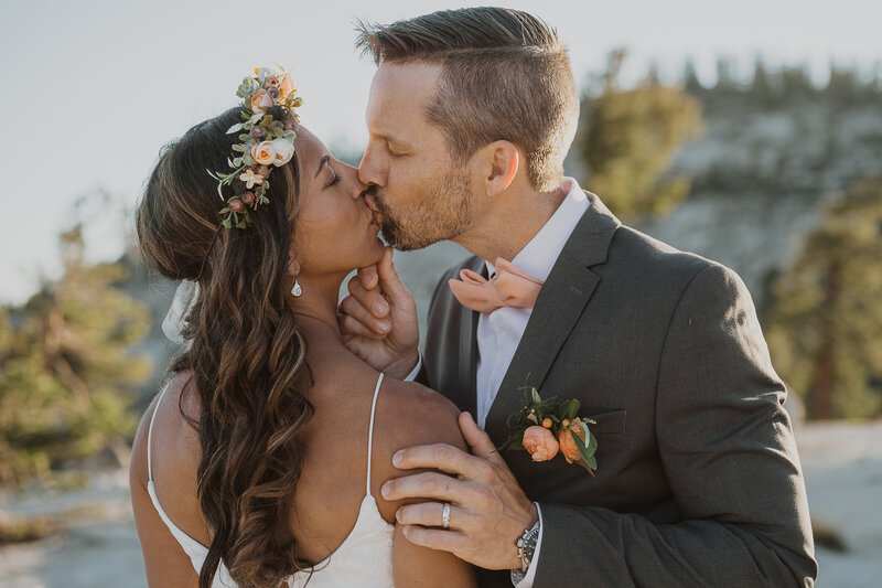 Bride and Groom kiss at Tenaya Lake in Yosemite National Park