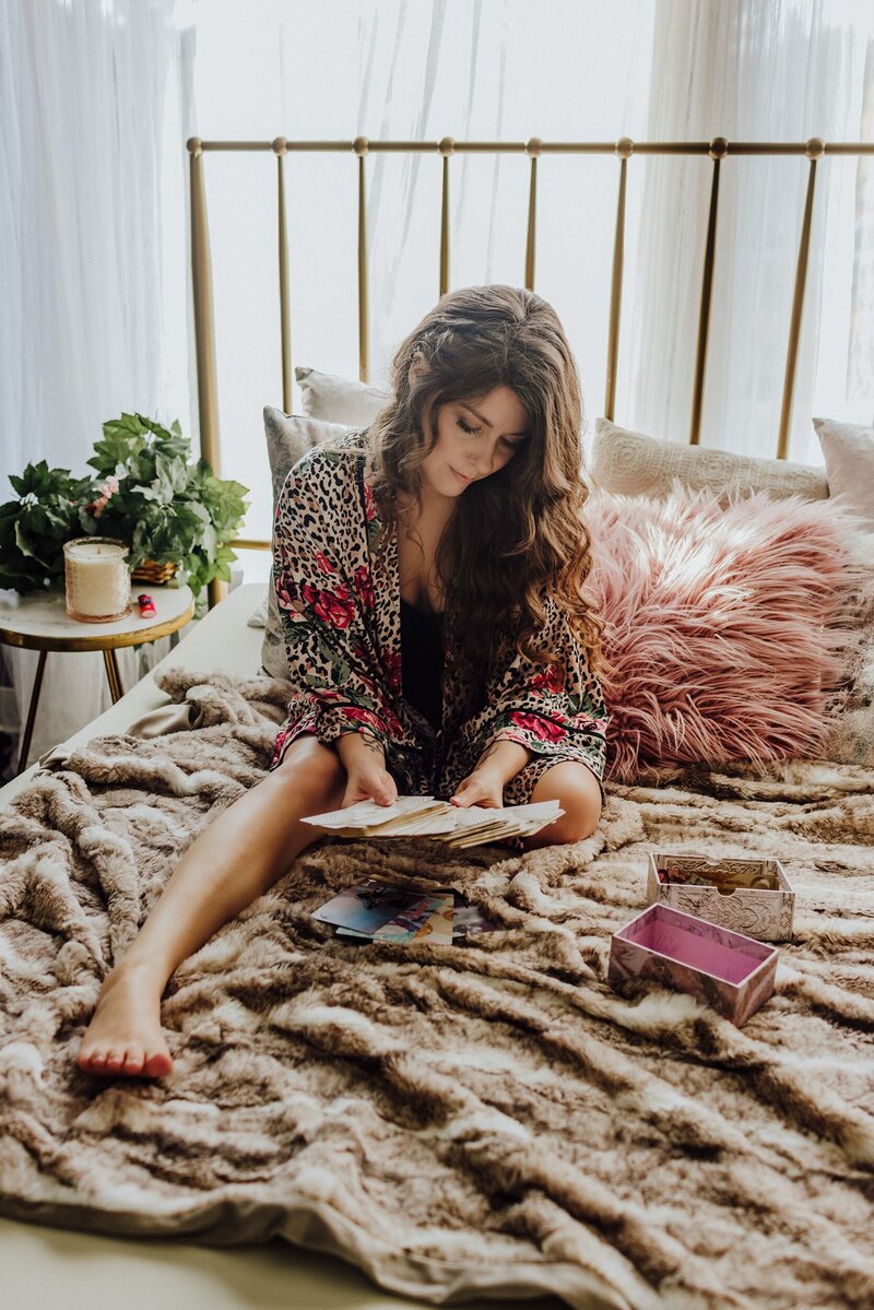 Luna Skye reading tarot cards