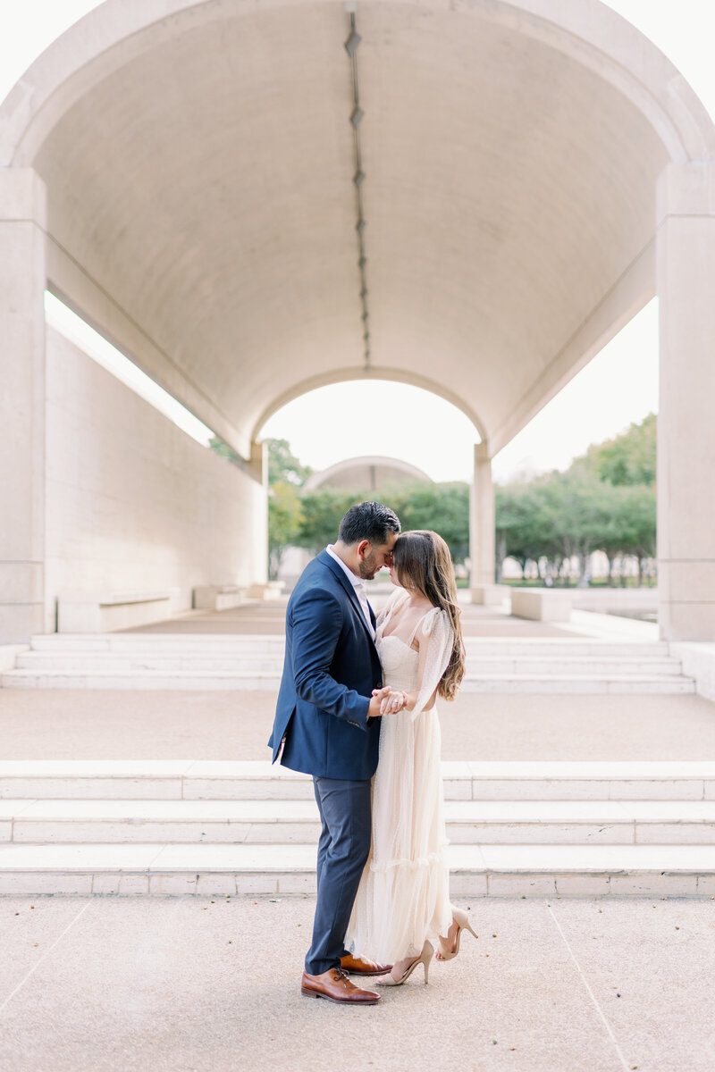 Fort-Worth-Kimbell-Art-Museum-Engagement-Session-Chirstian-Wedding-Photographer-Kortney-Boyett29