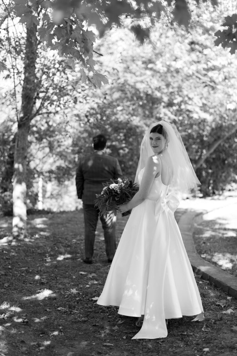 sarah-elizabeth-studio-ohio-wedding-photographer-the-landing-cummins-wedding-friday-first-look-groom-2
