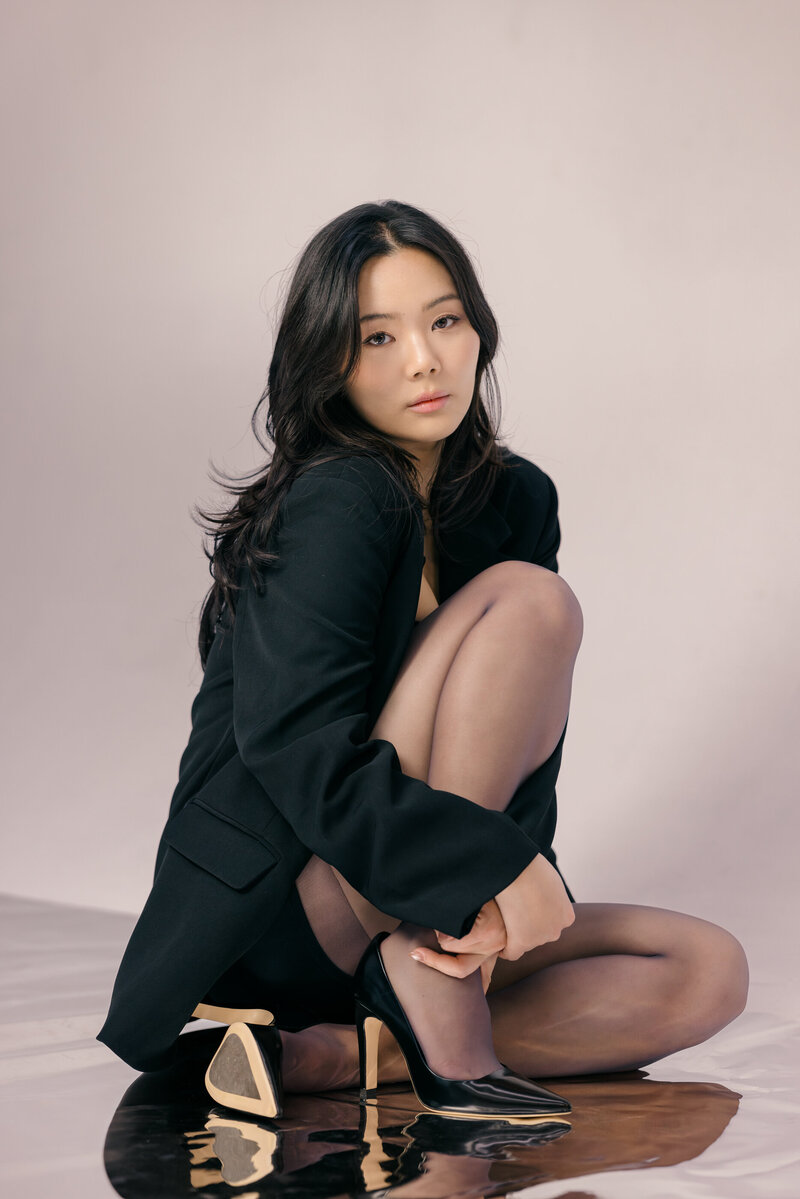 home-woman-sitting-michelle