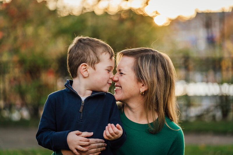 jenna-brown-photography-family-boston-winchester-library-mom-son