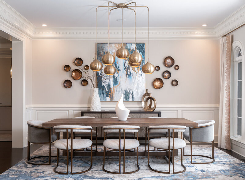 gold chandelier over dining table