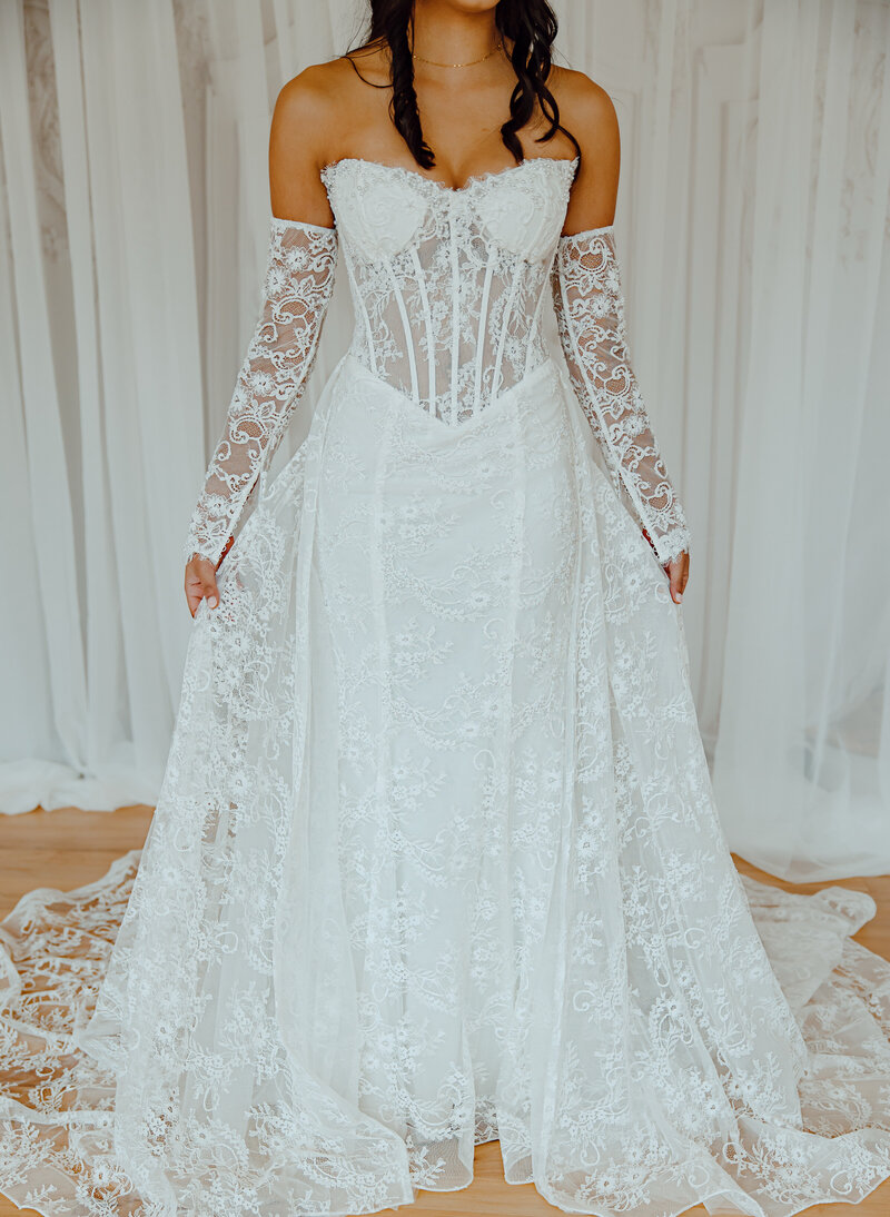 Alaynna full front details 