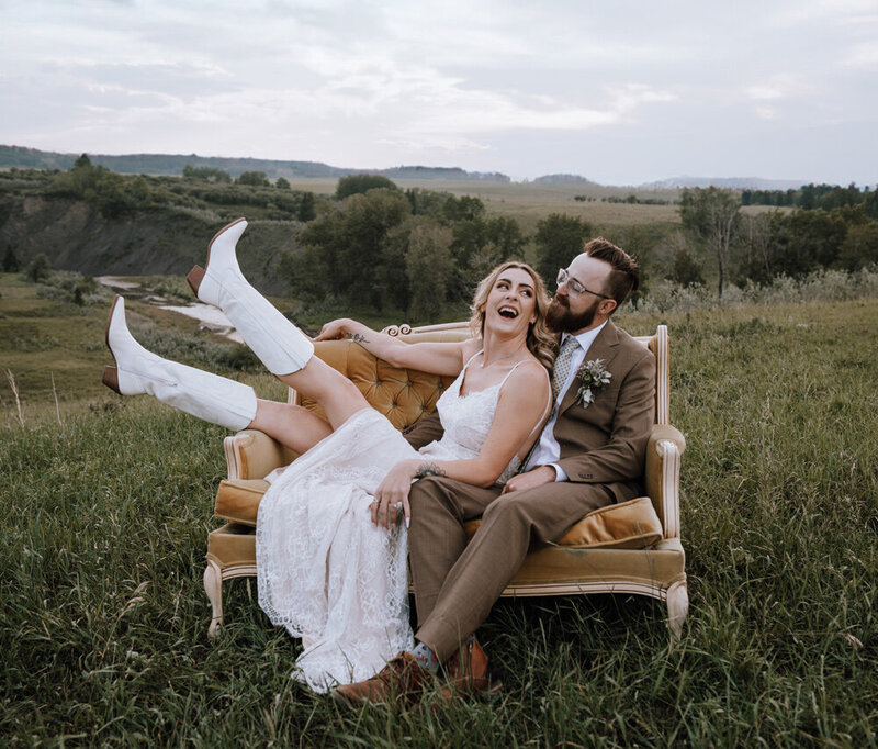 Belle velvet loveseat 2-Rori Ranch Rentals