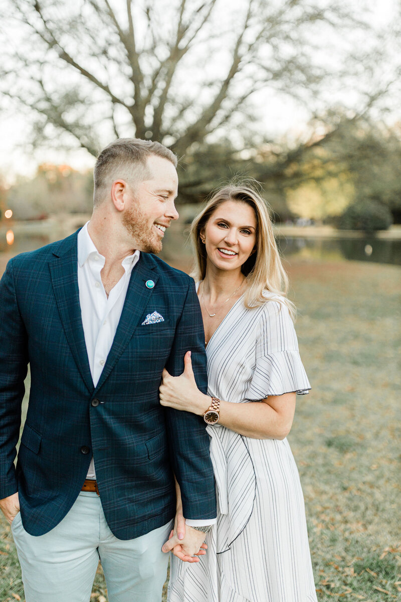 These stunning engagement photos show off our couple and nature as much as we can!