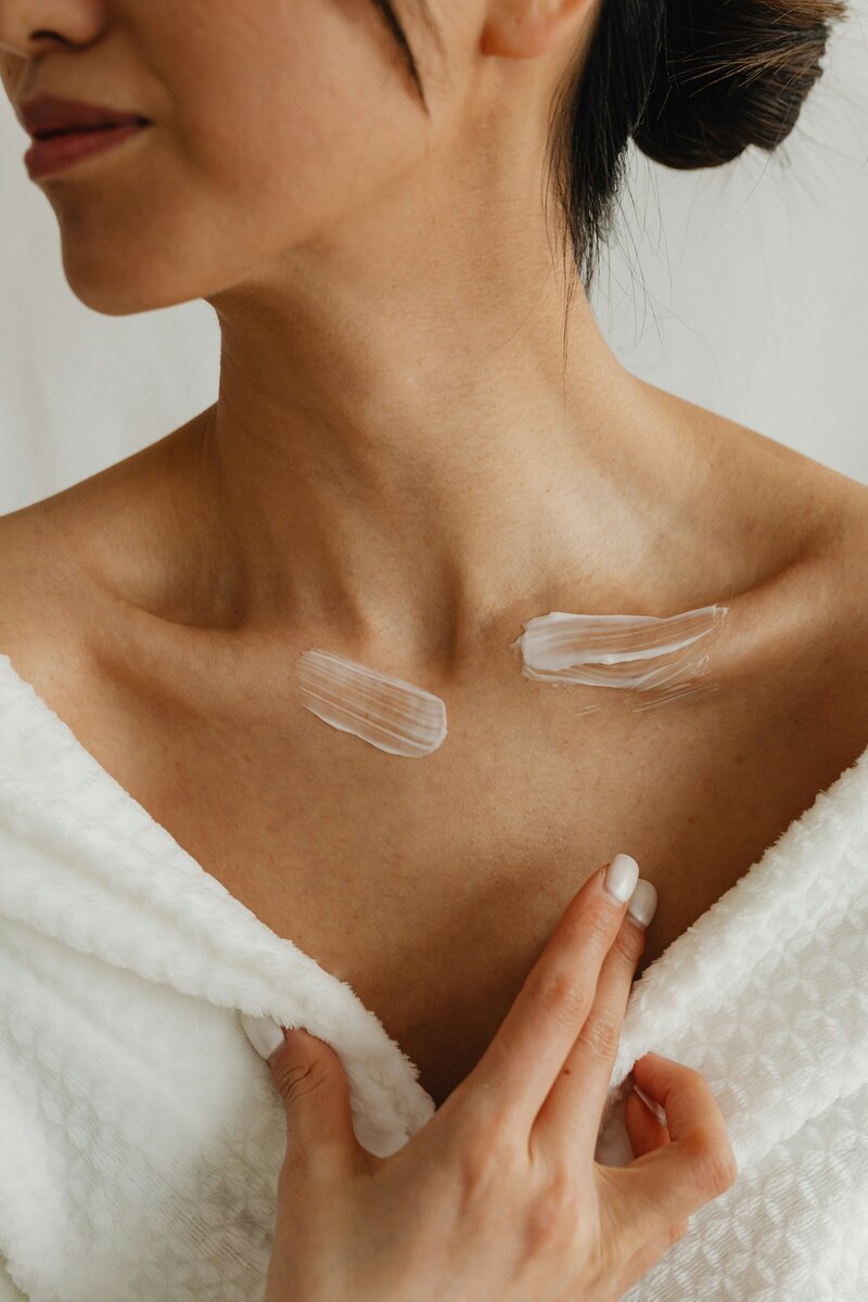decollete with moisturizer