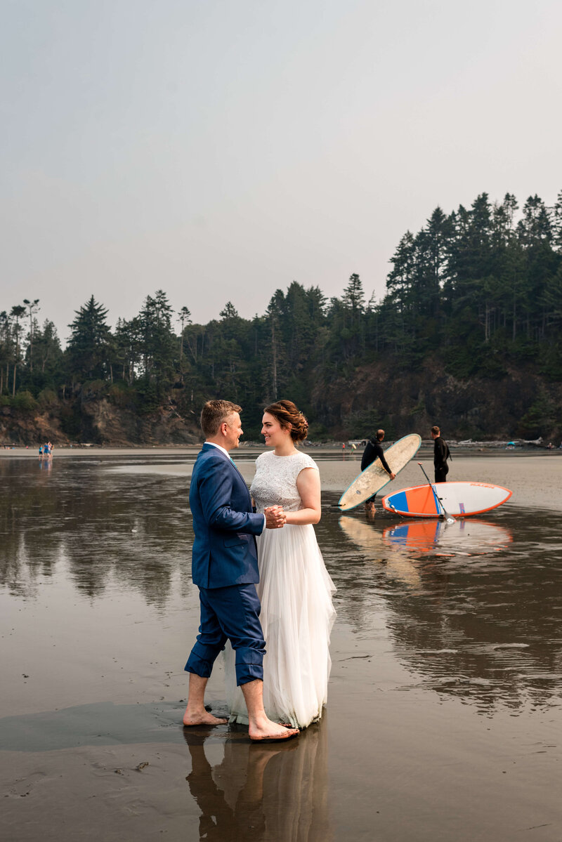 bride and groom in washington state