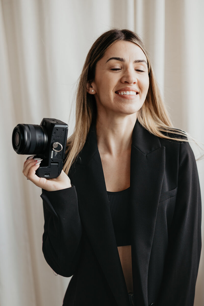 Headshot of Couples & Elopement photographer based in Virginia & Washington DC