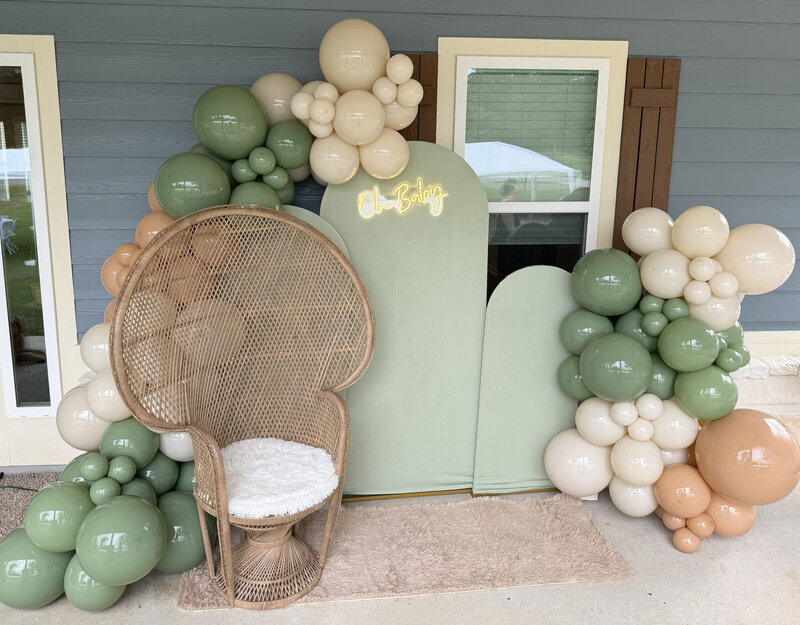 baby shower balloon decor