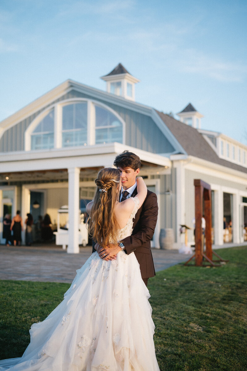 bride and groom outside of the fallbrook house