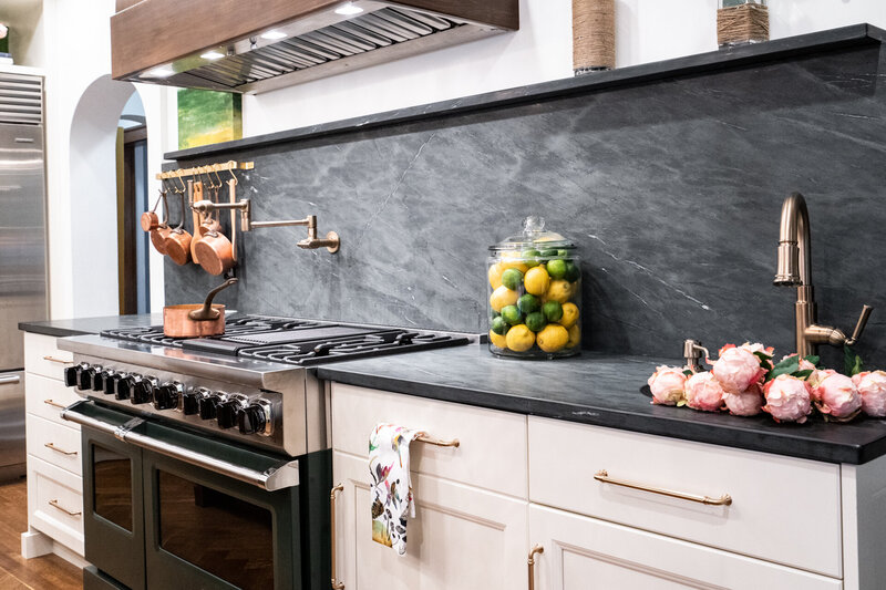 kitchen with black backsplash and countertops