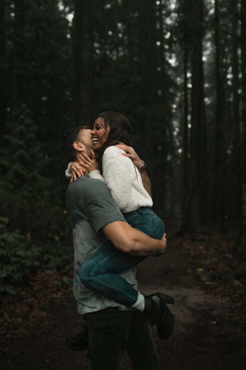 Rainy couples session in Canada