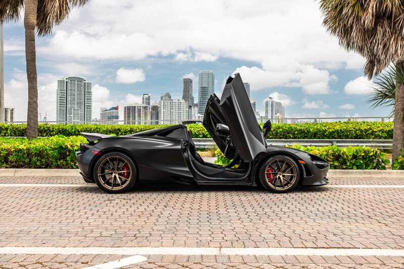 mclaren-720s-spider-convertible-black-for-rent-in-miami-doors-up-side-profile-view-004