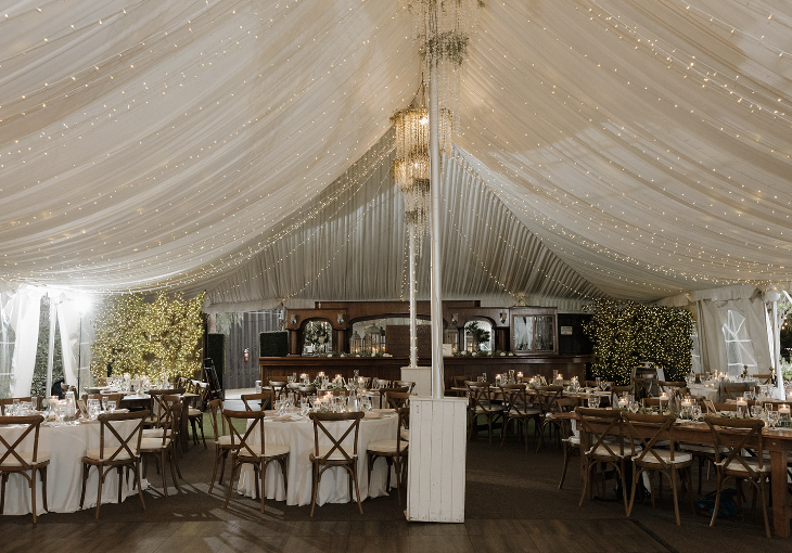 Twin-Oaks-Wedding-reception-tent
