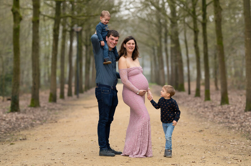 zwangere mama en haar gezin