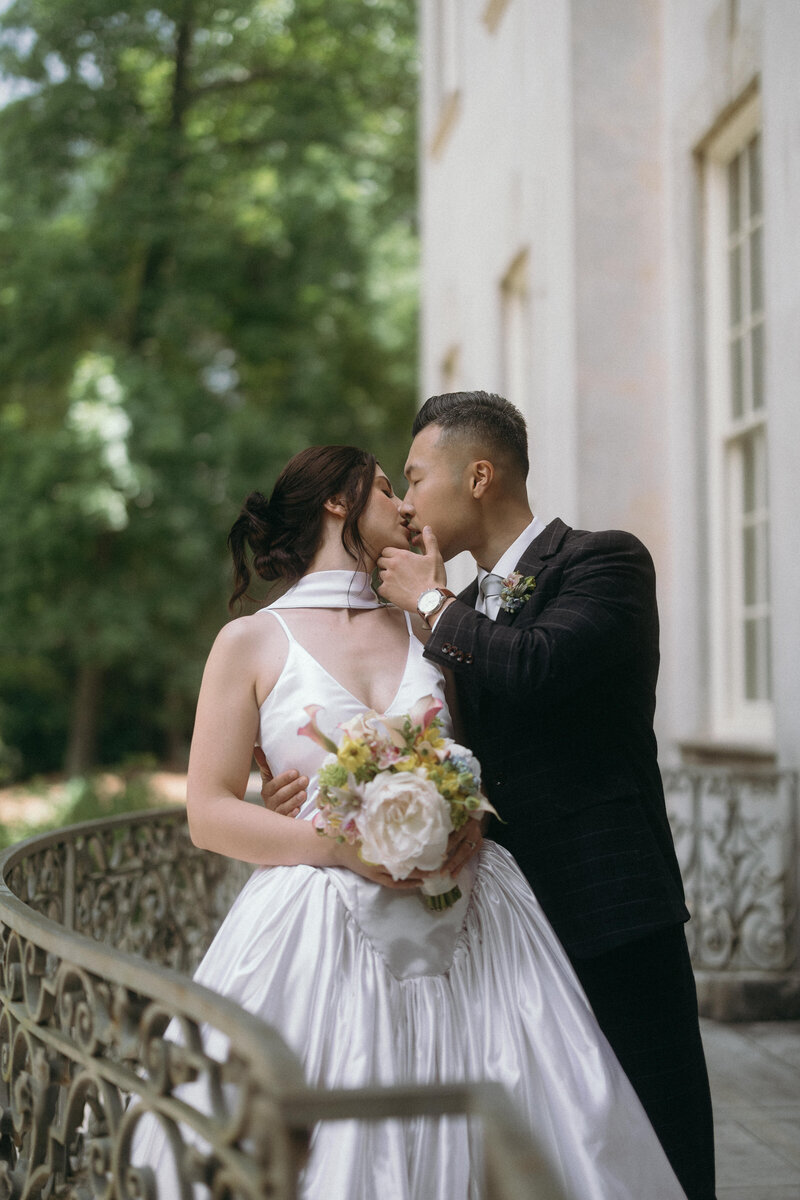 Tuscany wedding photographer telling the story of couples amidst Italy’s breathtaking landscapes.