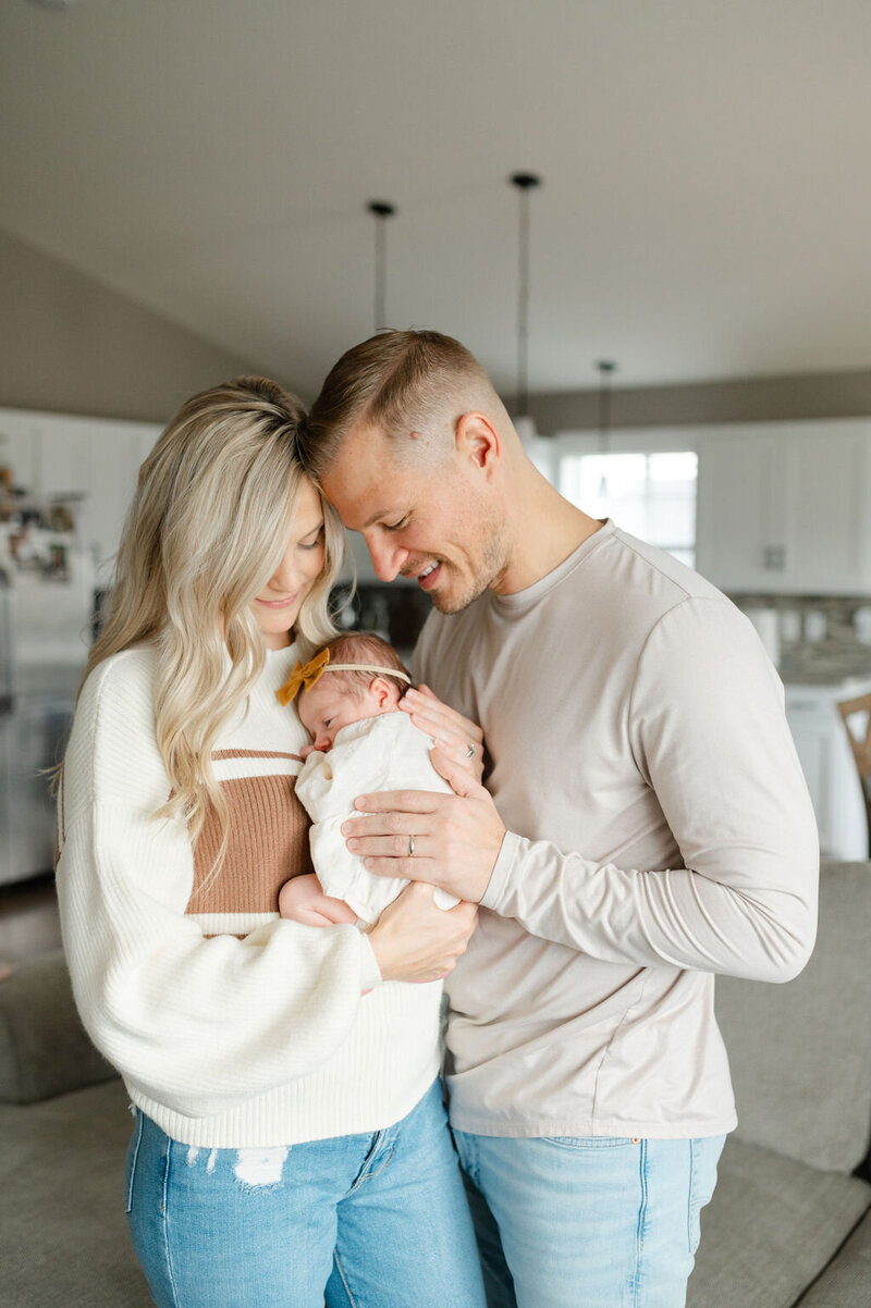 Timeless-Modern-Cozy-InHomeNewborn-BabyNursery-NaturalLightPhotographer-MapleGrove-Plymouth-GoldenValley-Minnesota6