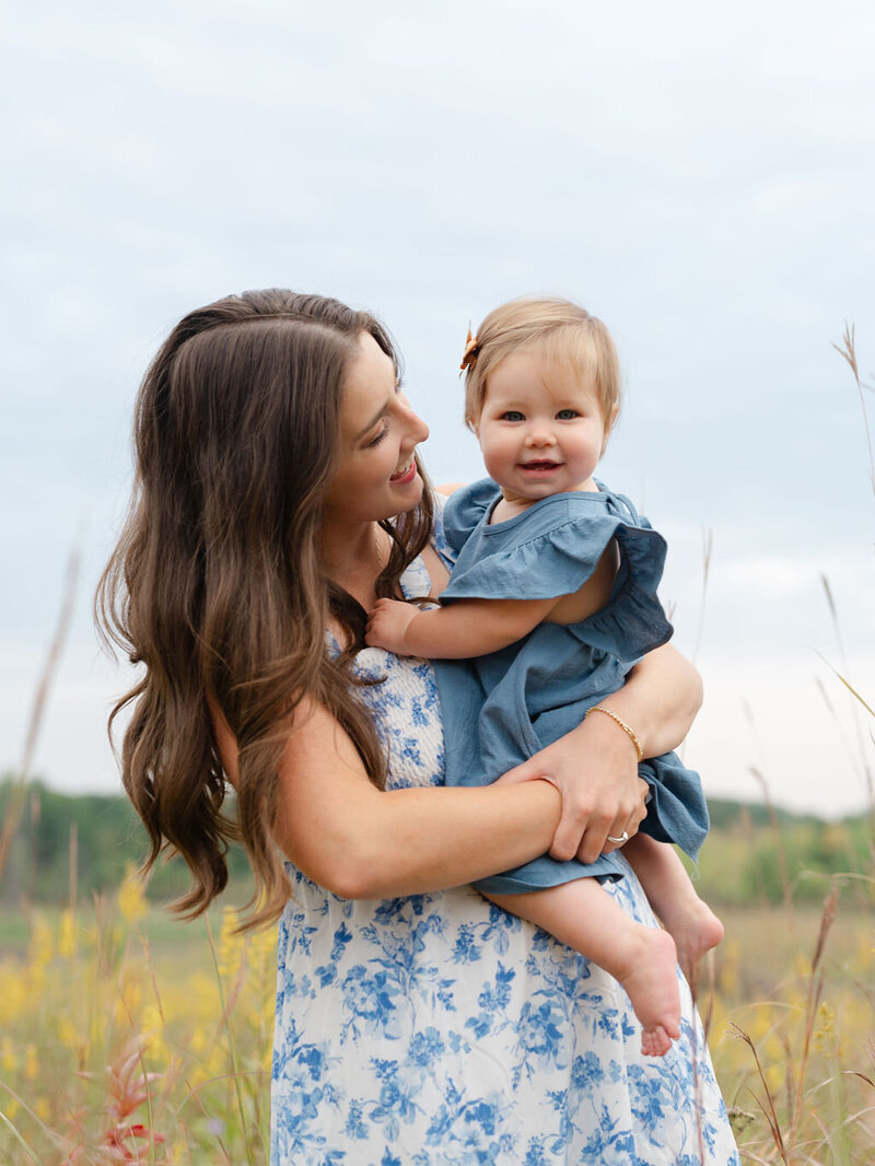 Classic-TruetoColor-Happy-SummerFamilyPictures-Bloomington-EdenPairie-Minnesota7