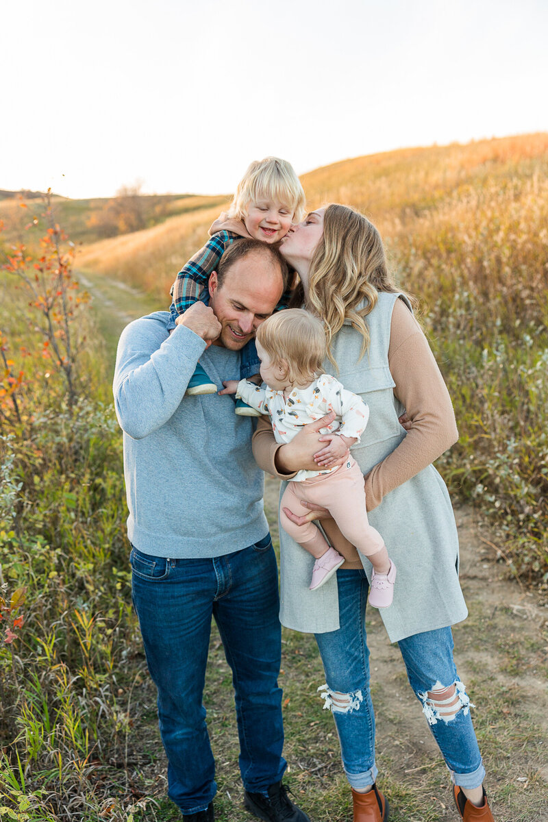 2024-krystal-moore-photography-buffalo-pound-fall-family-session-6