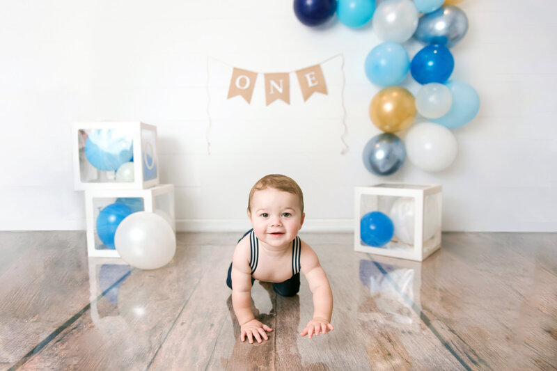 happy 1st birthday images boy with balloons