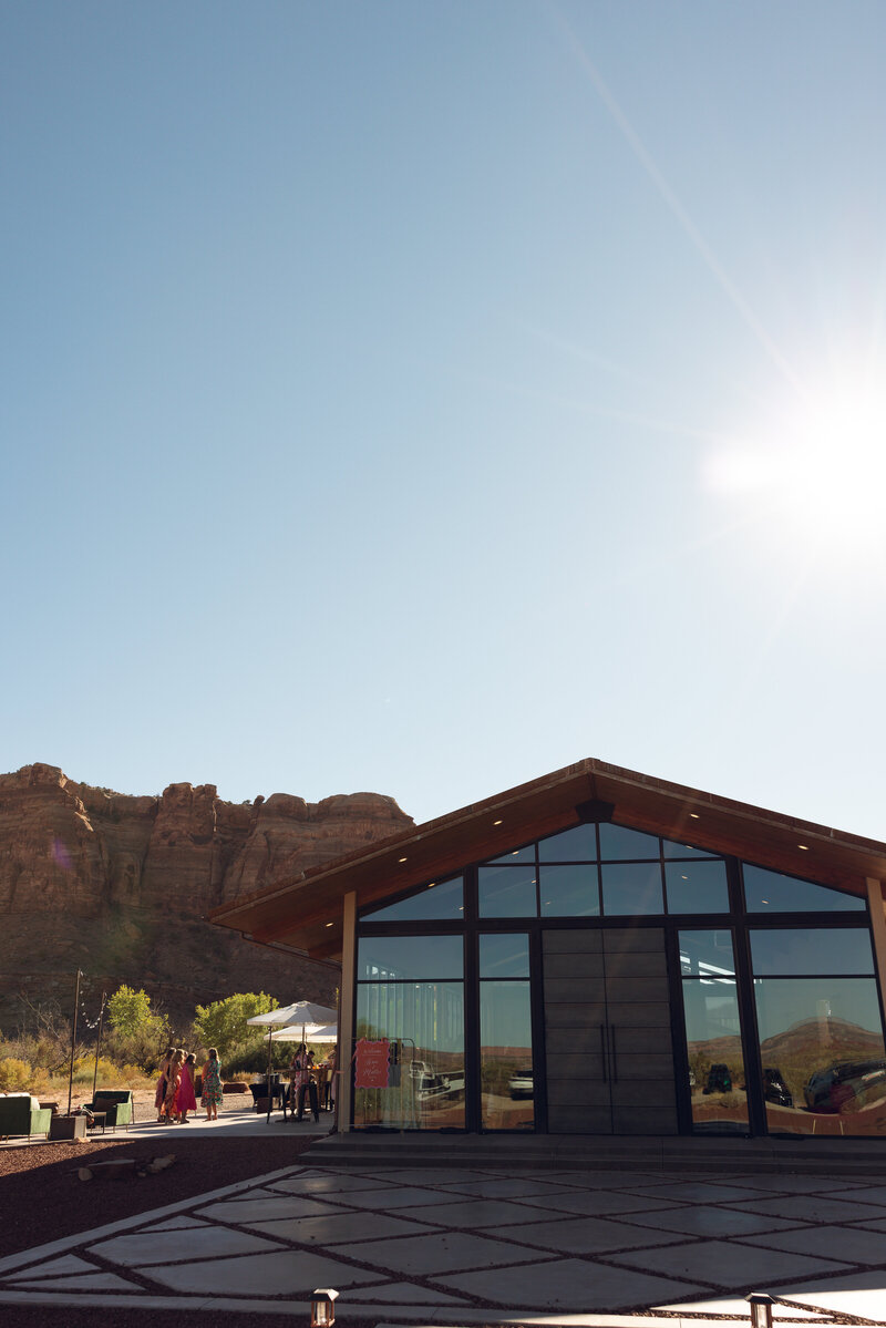 EmilySnyderPhotographyTravelWeddingPhotographerRedEarthVenueMK-238