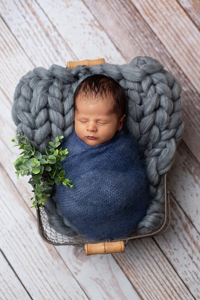 how to become a newborn photographer