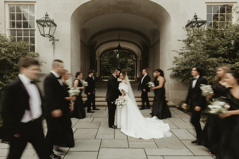 summerblackandwhiteclassicwedding-7